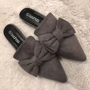 Boohoo Suede Gray Ribbon Mule Flats 🖤